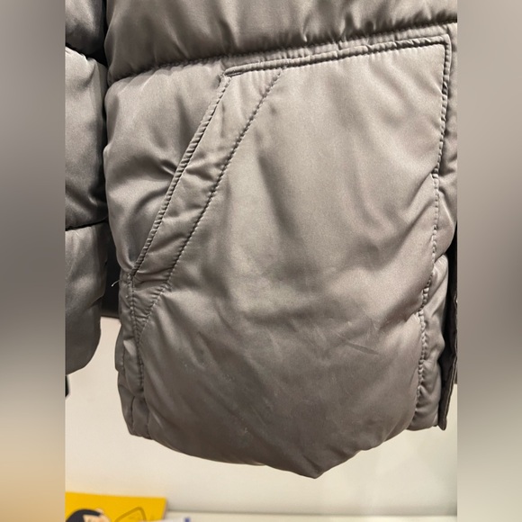 Gap boy size medium (8-9) puffer jacket color gray - Picture 3 of 9
